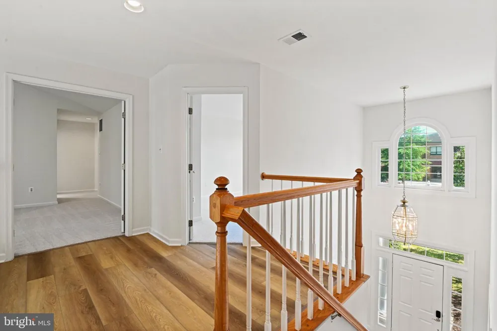 1944 LORD FAIRFAX ROAD Vienna, VA 22182