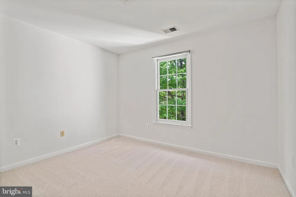 1944 LORD FAIRFAX ROAD Vienna, VA 22182