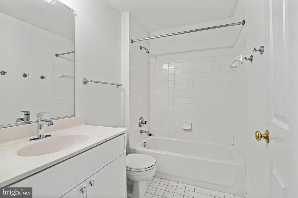 1944 LORD FAIRFAX ROAD Vienna, VA 22182