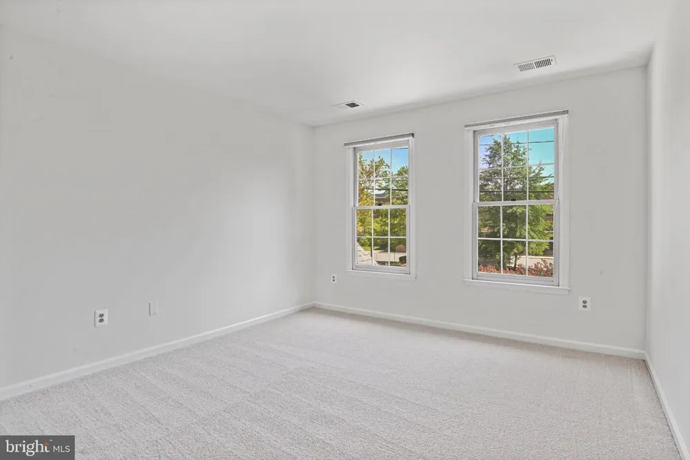 1944 LORD FAIRFAX ROAD Vienna, VA 22182