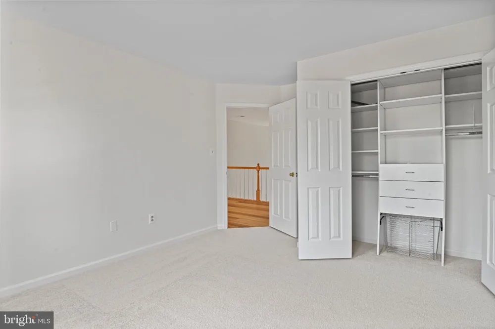 1944 LORD FAIRFAX ROAD Vienna, VA 22182