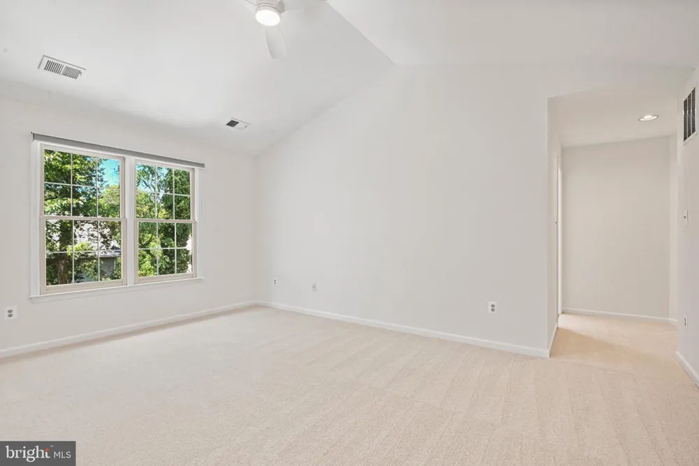 1944 LORD FAIRFAX ROAD Vienna, VA 22182