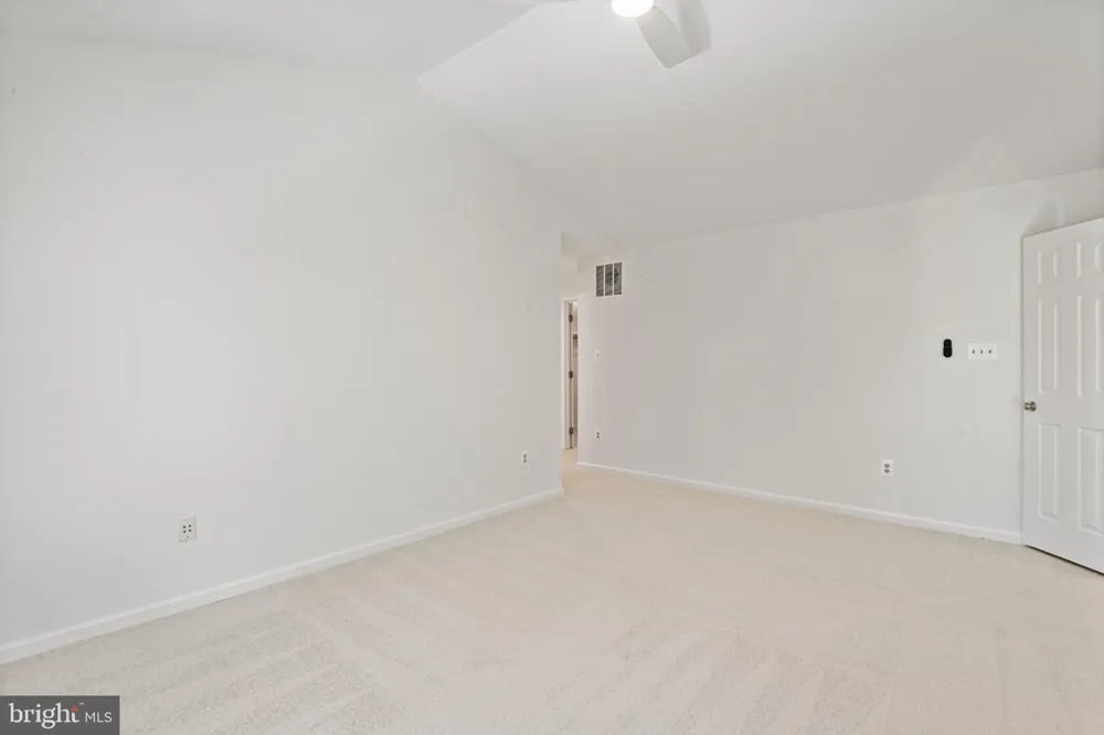 1944 LORD FAIRFAX ROAD Vienna, VA 22182