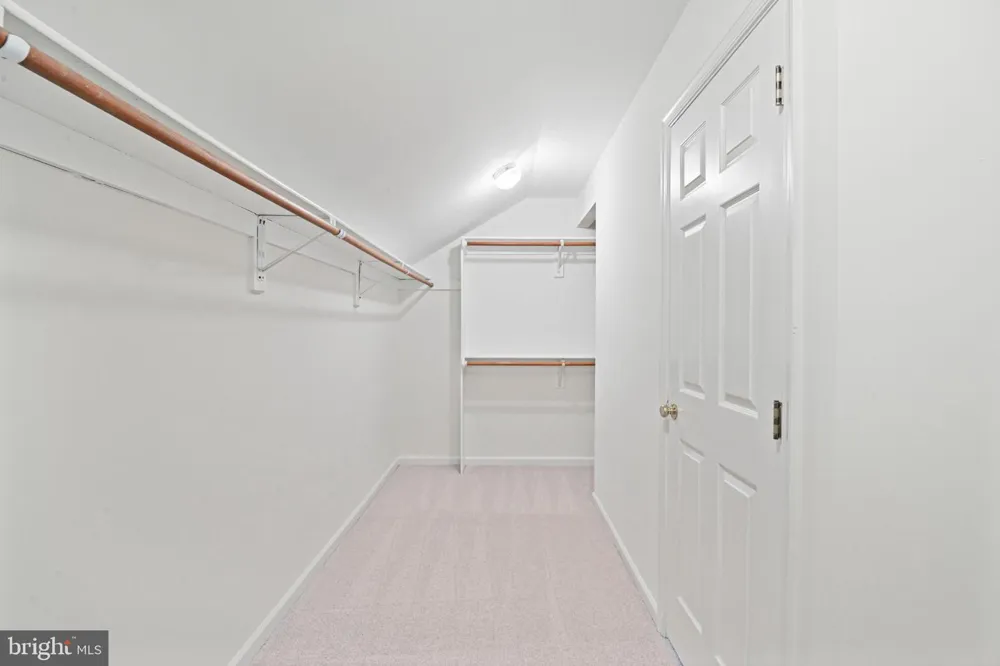 1944 LORD FAIRFAX ROAD Vienna, VA 22182