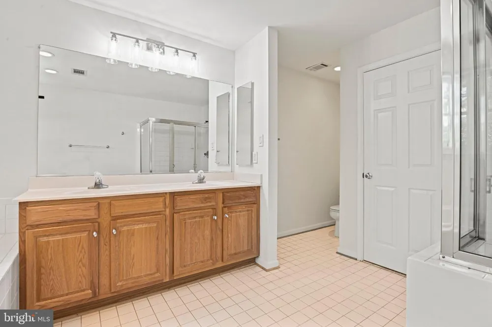 1944 LORD FAIRFAX ROAD Vienna, VA 22182