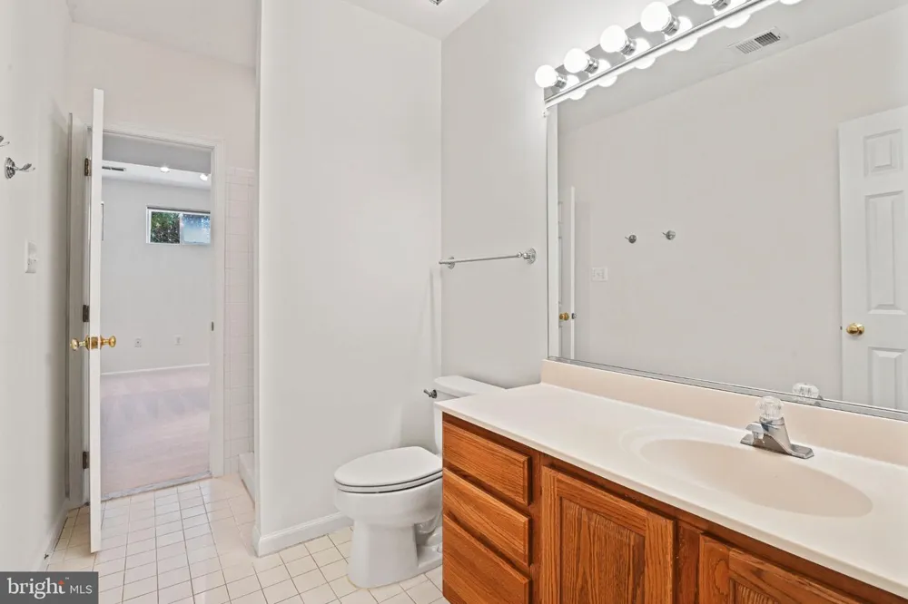 1944 LORD FAIRFAX ROAD Vienna, VA 22182