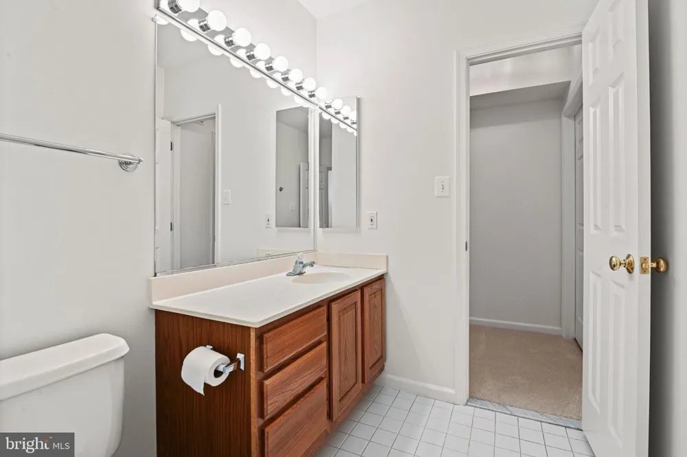 1944 LORD FAIRFAX ROAD Vienna, VA 22182