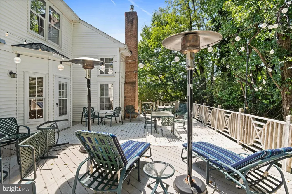 1944 LORD FAIRFAX ROAD Vienna, VA 22182