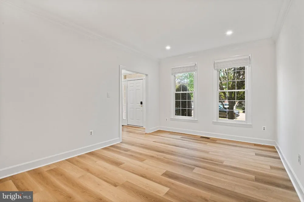 1944 LORD FAIRFAX ROAD Vienna, VA 22182