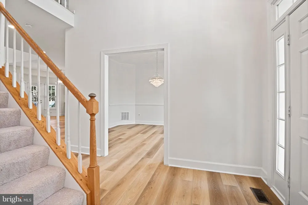 1944 LORD FAIRFAX ROAD Vienna, VA 22182