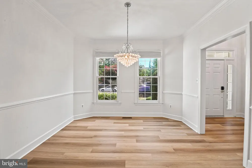 1944 LORD FAIRFAX ROAD Vienna, VA 22182