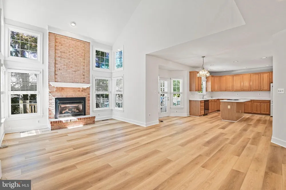 1944 LORD FAIRFAX ROAD Vienna, VA 22182