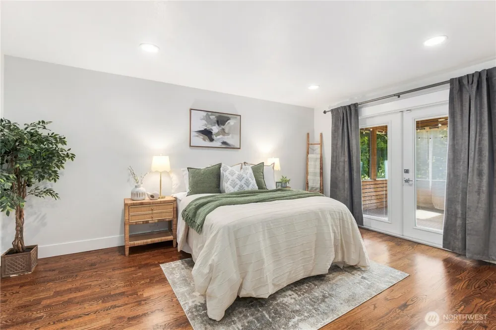 6733 121st Avenue SE Bellevue, WA 98006