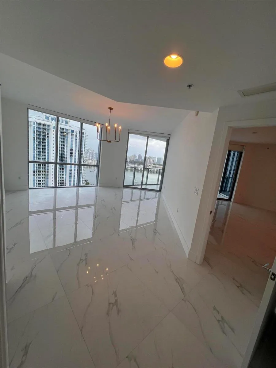 17111 BISCAYNE BOULEVARD #1903 North Miami Beach, FL 33160