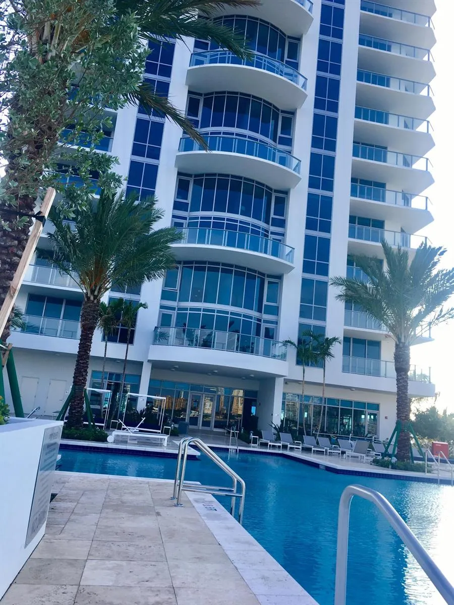 17111 BISCAYNE BOULEVARD #1903 North Miami Beach, FL 33160