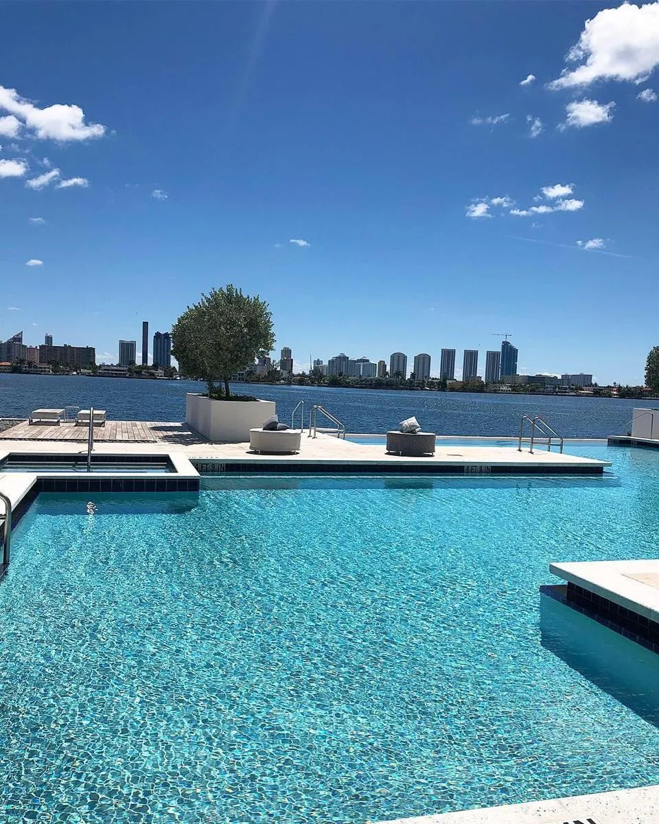 17111 BISCAYNE BOULEVARD #1903 North Miami Beach, FL 33160