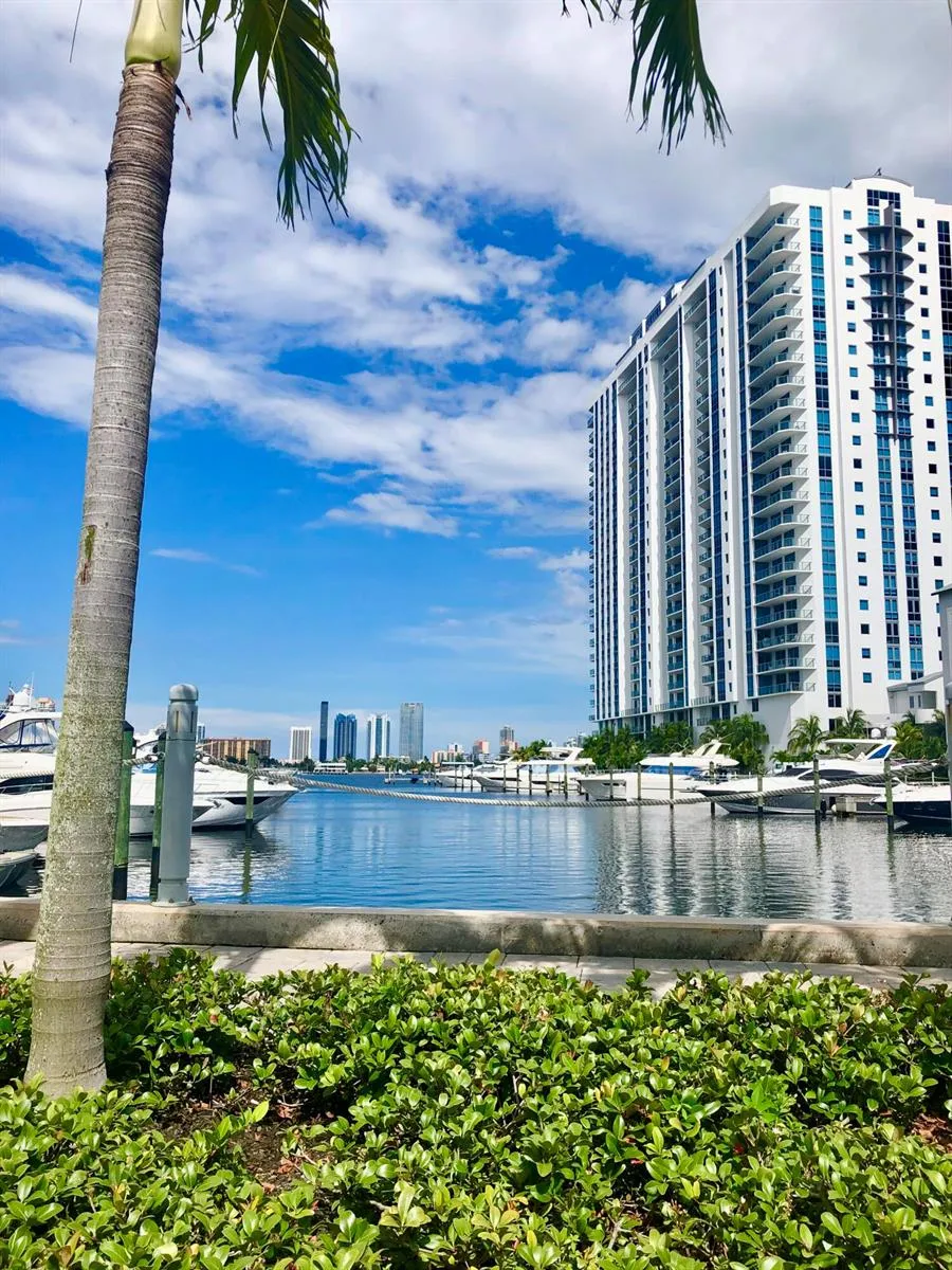 17111 BISCAYNE BOULEVARD #1903 North Miami Beach, FL 33160
