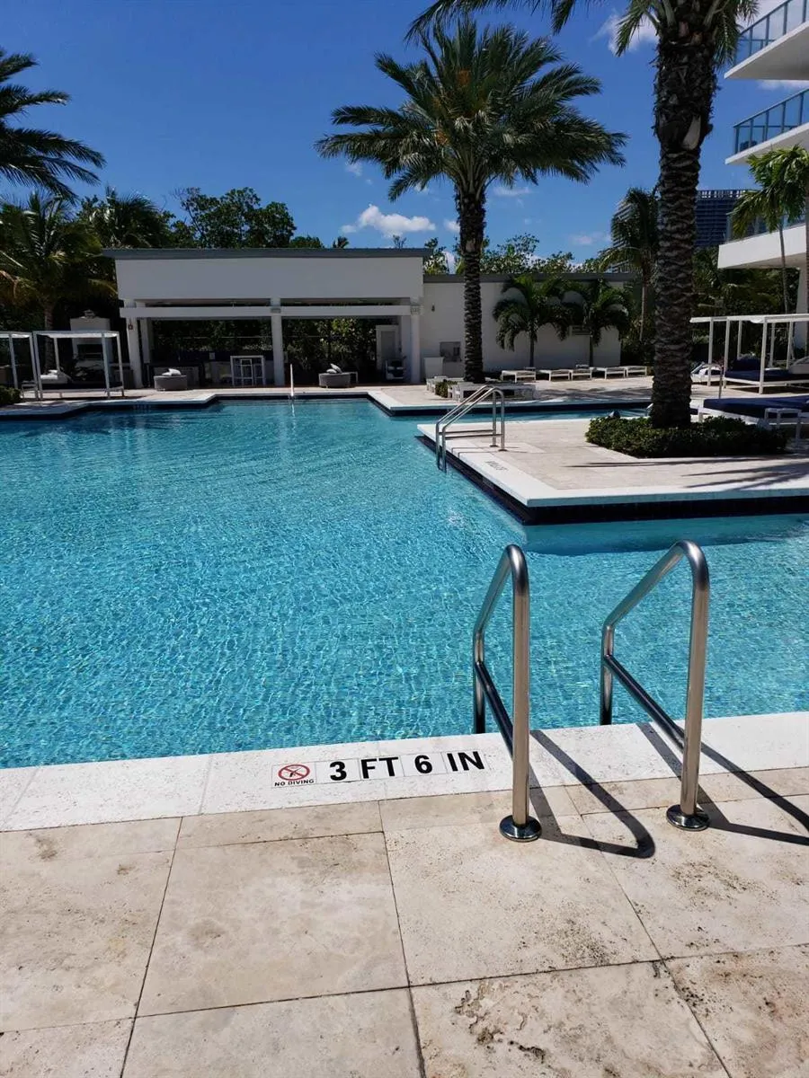 17111 BISCAYNE BOULEVARD #1903 North Miami Beach, FL 33160