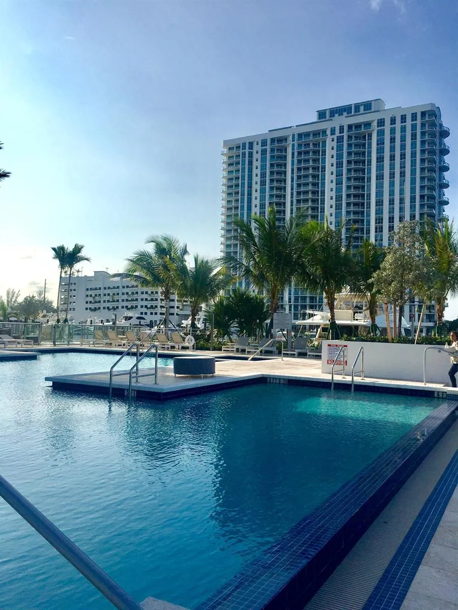 17111 BISCAYNE BOULEVARD #1903 North Miami Beach, FL 33160