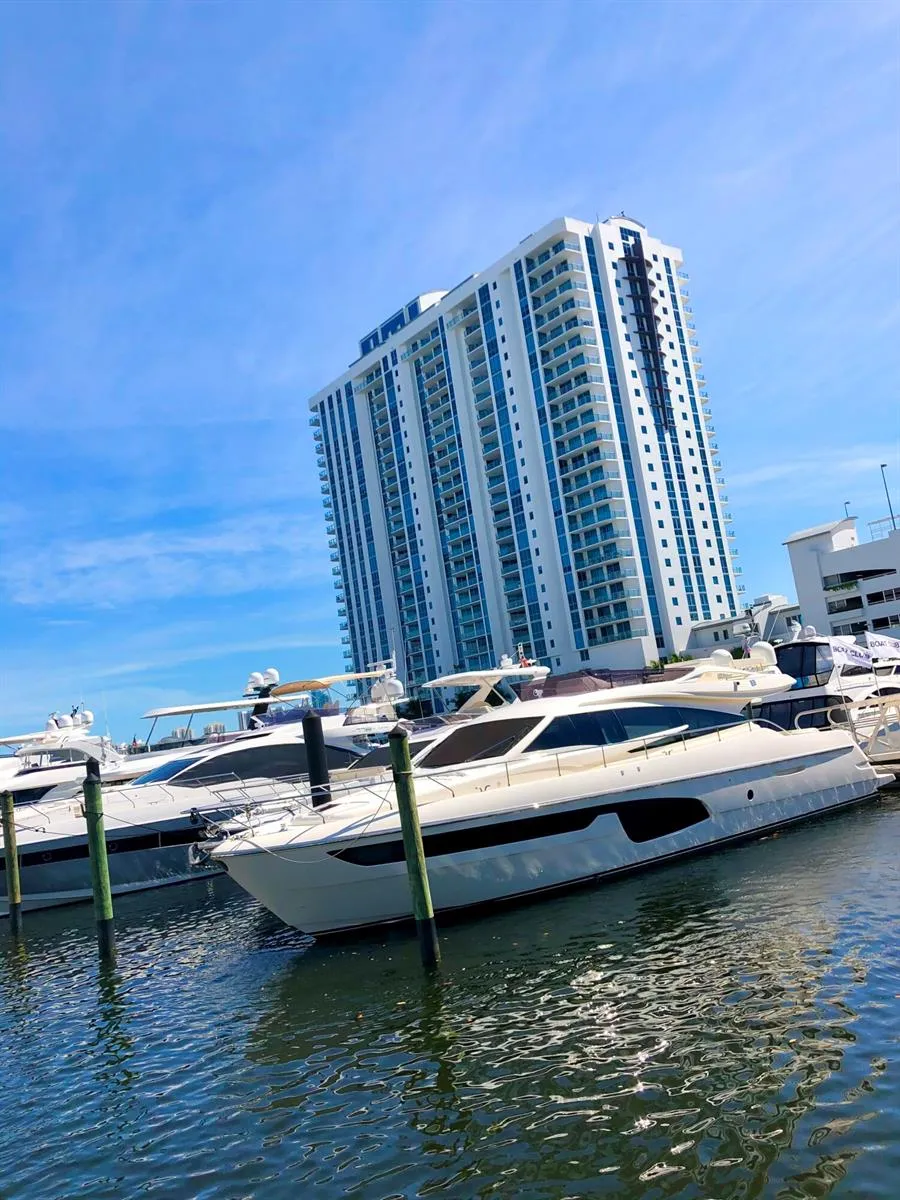 17111 BISCAYNE BOULEVARD #1903 North Miami Beach, FL 33160
