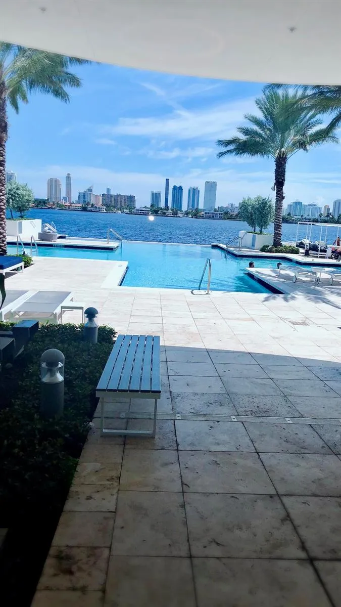 17111 BISCAYNE BOULEVARD #1903 North Miami Beach, FL 33160