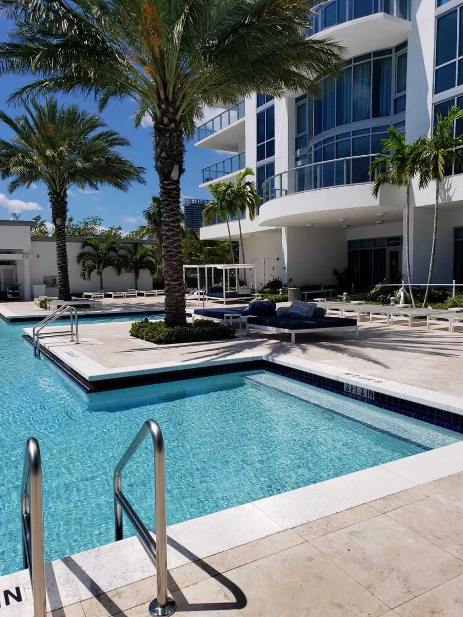 17111 BISCAYNE BOULEVARD #1903 North Miami Beach, FL 33160