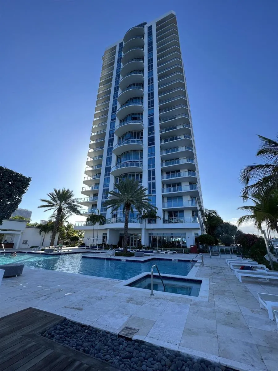 17111 BISCAYNE BOULEVARD #1903 North Miami Beach, FL 33160