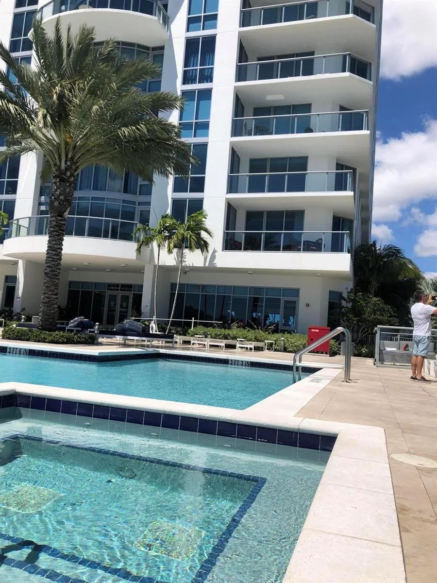 17111 BISCAYNE BOULEVARD #1903 North Miami Beach, FL 33160