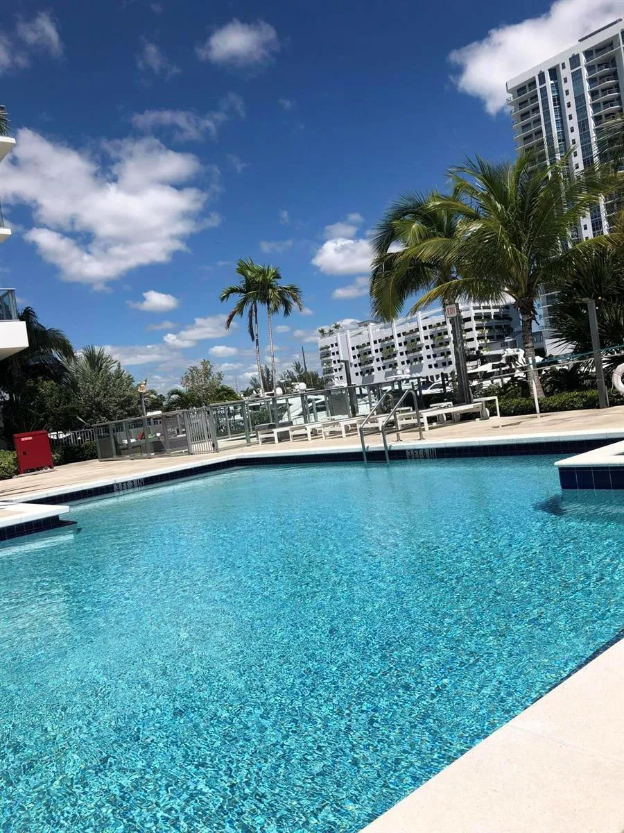 17111 BISCAYNE BOULEVARD #1903 North Miami Beach, FL 33160