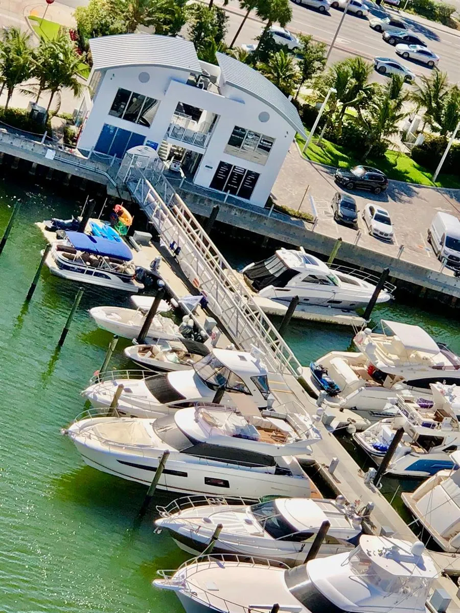 17111 BISCAYNE BOULEVARD #1903 North Miami Beach, FL 33160