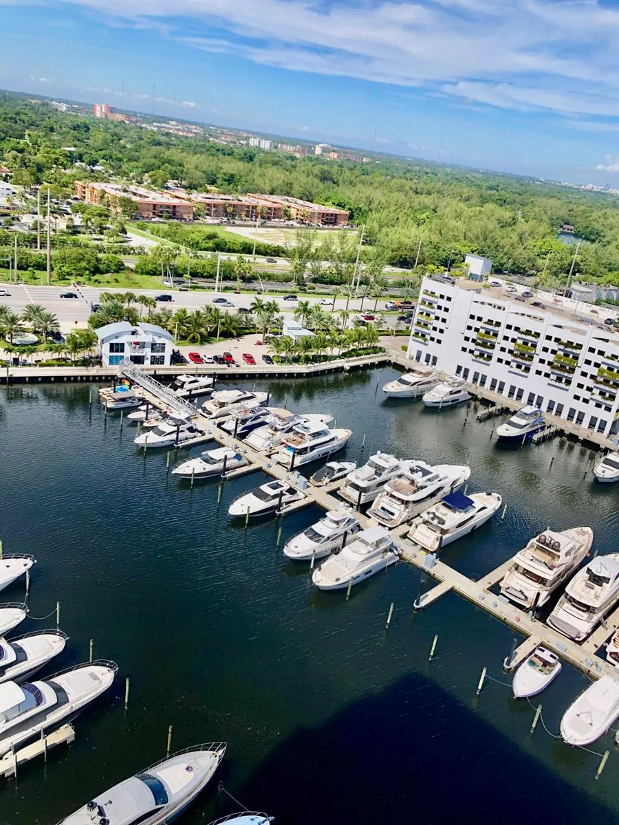 17111 BISCAYNE BOULEVARD #1903 North Miami Beach, FL 33160