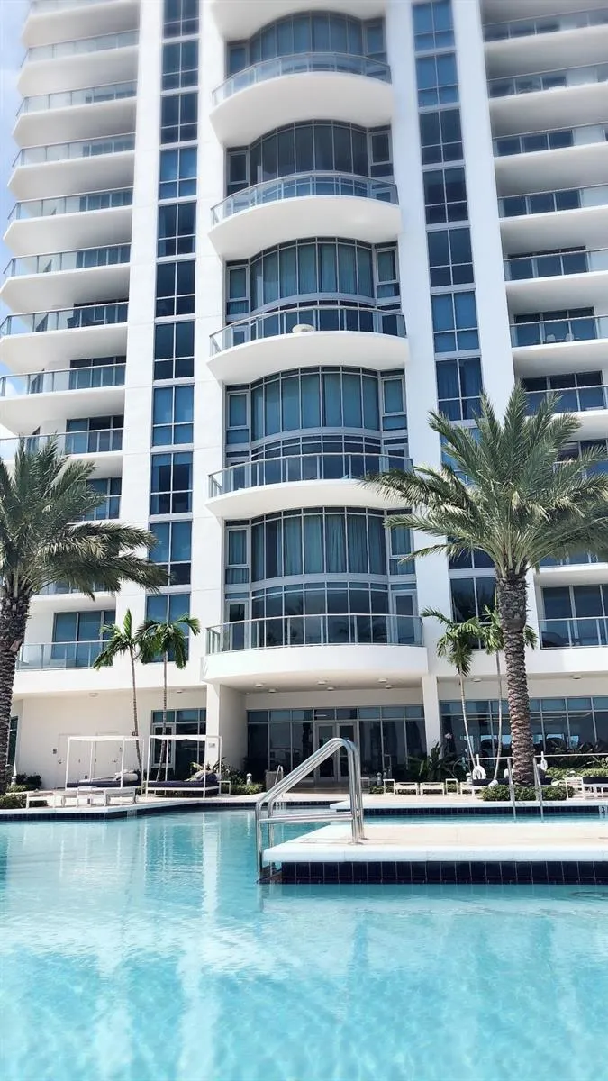 17111 BISCAYNE BOULEVARD #1903 North Miami Beach, FL 33160