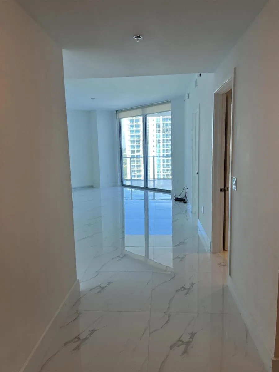 17111 BISCAYNE BOULEVARD #1903 North Miami Beach, FL 33160