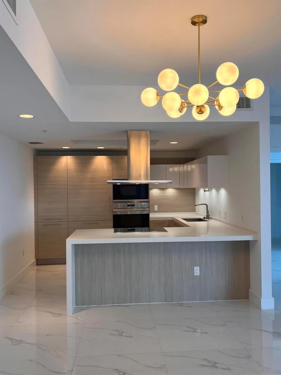 17111 BISCAYNE BOULEVARD #1903 North Miami Beach, FL 33160