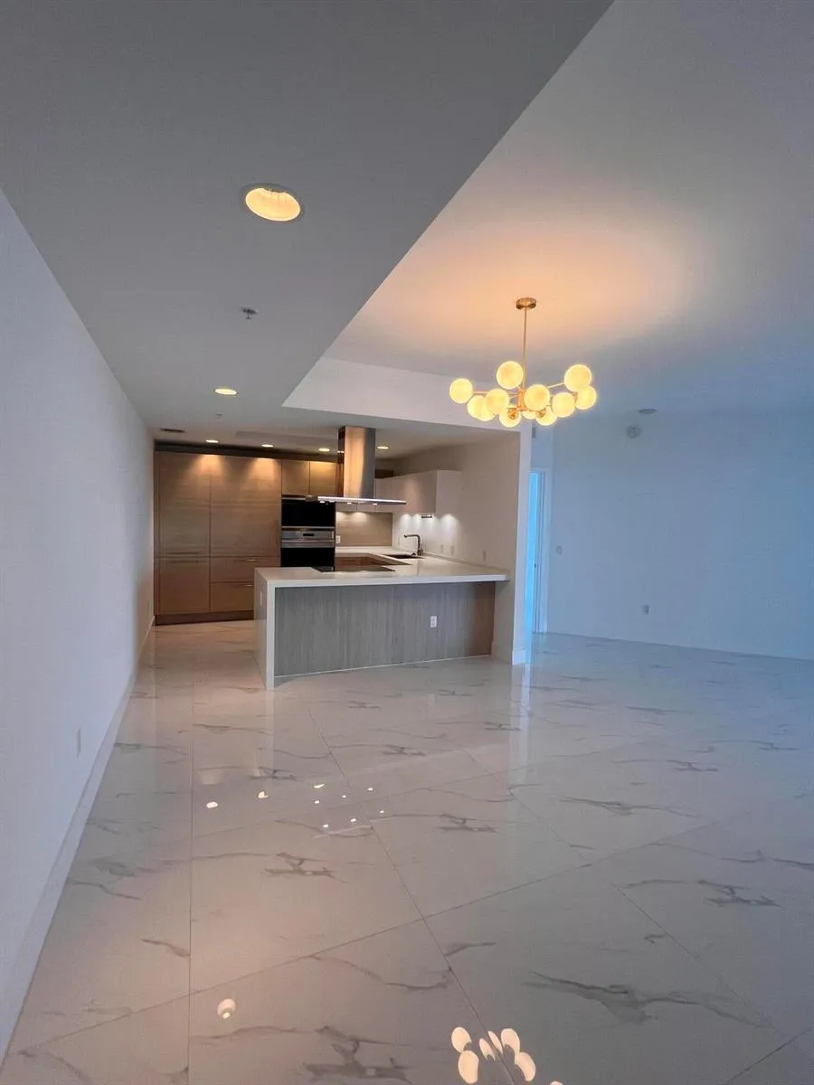 17111 BISCAYNE BOULEVARD #1903 North Miami Beach, FL 33160