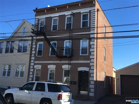 214 Farnham Avenue 1