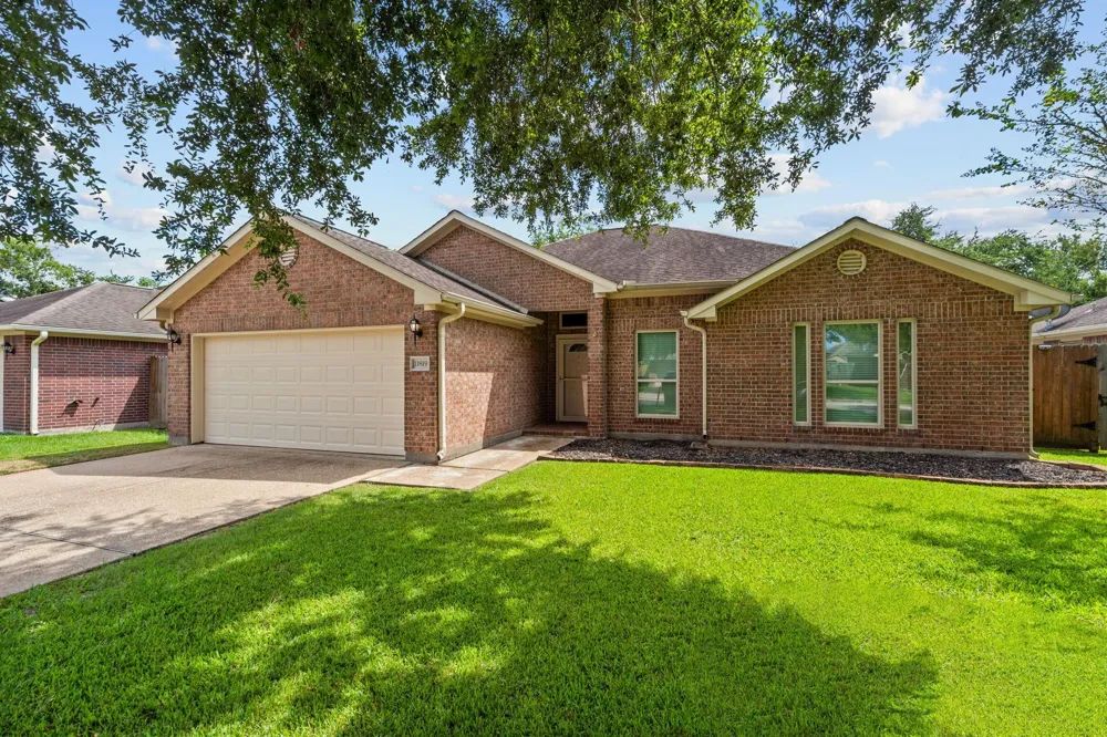 11819 Santa Fe Trail Santa Fe, TX 77510