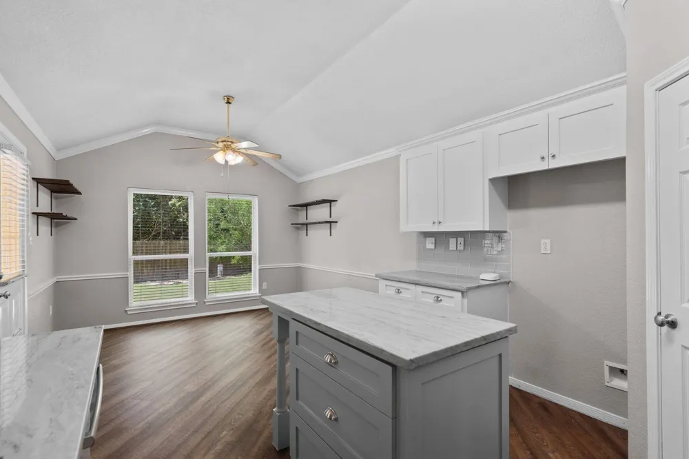 11819 Santa Fe Trail Santa Fe, TX 77510