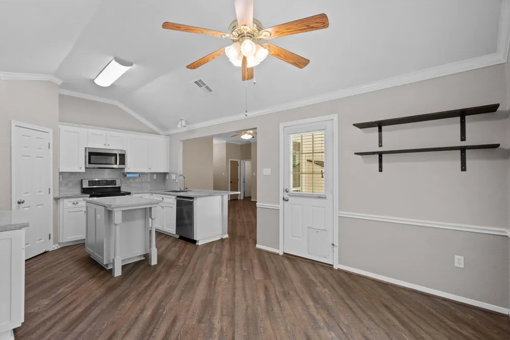 11819 Santa Fe Trail Santa Fe, TX 77510