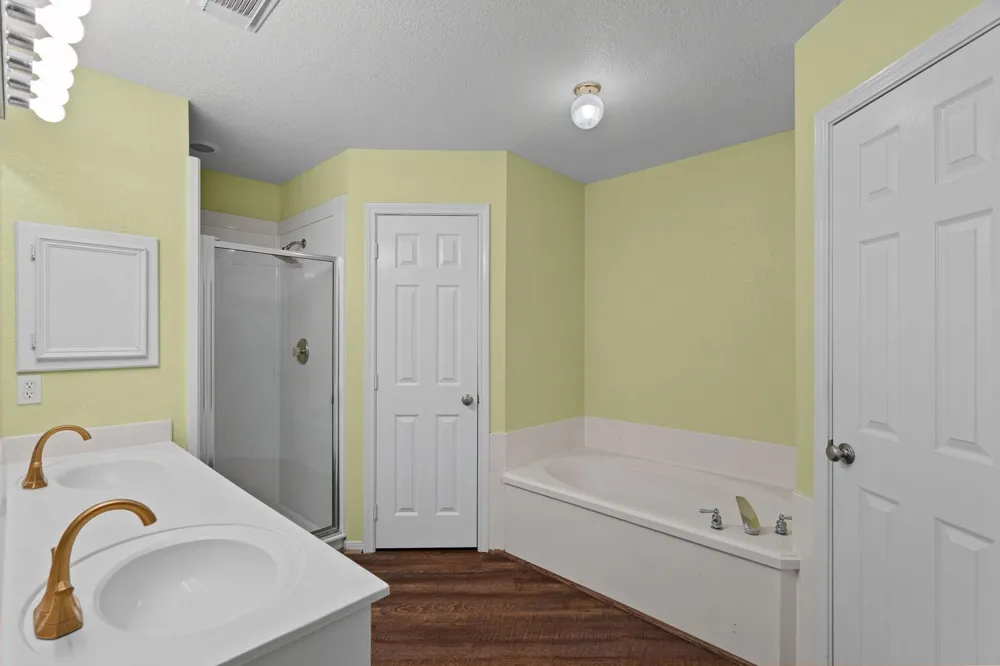 11819 Santa Fe Trail Santa Fe, TX 77510