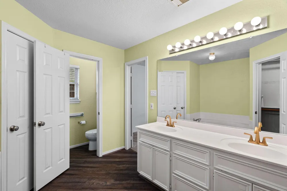 11819 Santa Fe Trail Santa Fe, TX 77510