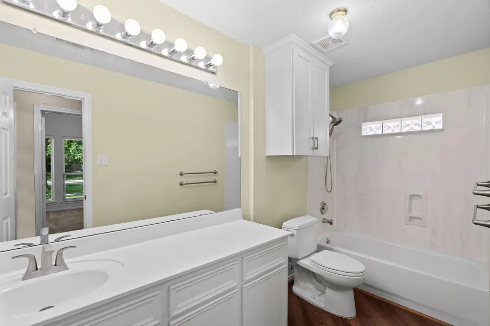 11819 Santa Fe Trail Santa Fe, TX 77510