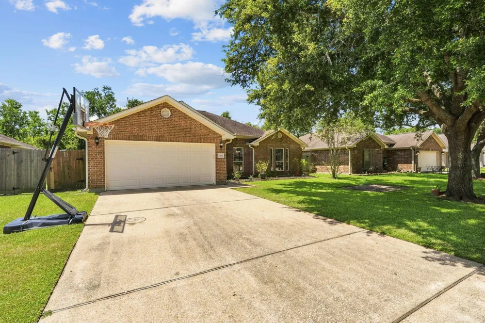 11819 Santa Fe Trail Santa Fe, TX 77510