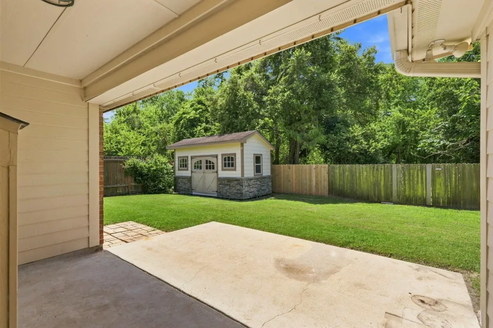 11819 Santa Fe Trail Santa Fe, TX 77510