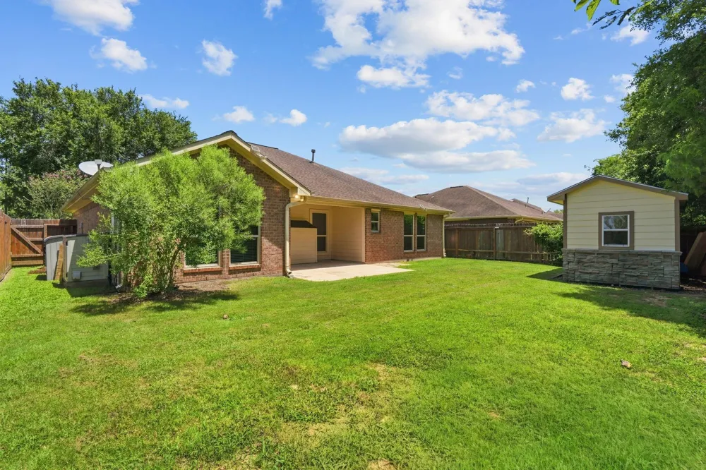 11819 Santa Fe Trail Santa Fe, TX 77510