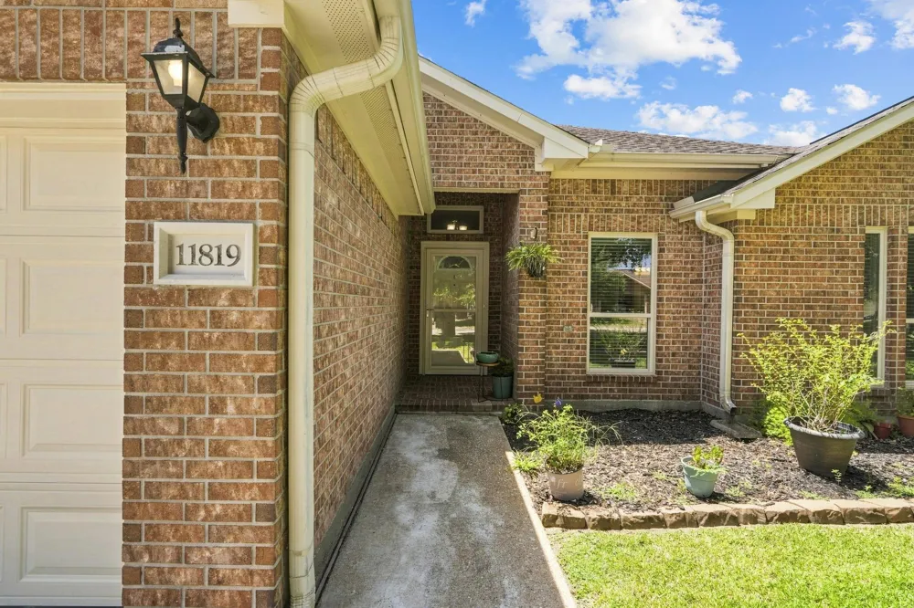 11819 Santa Fe Trail Santa Fe, TX 77510