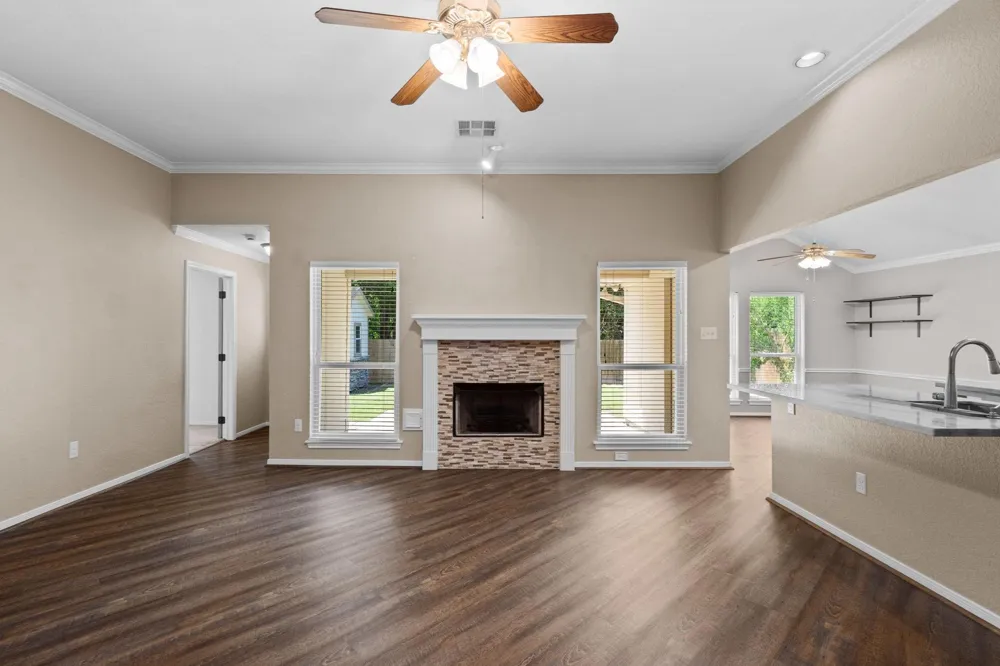 11819 Santa Fe Trail Santa Fe, TX 77510