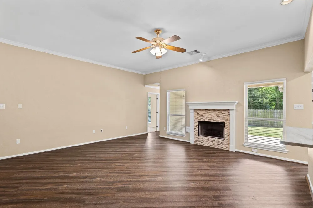 11819 Santa Fe Trail Santa Fe, TX 77510