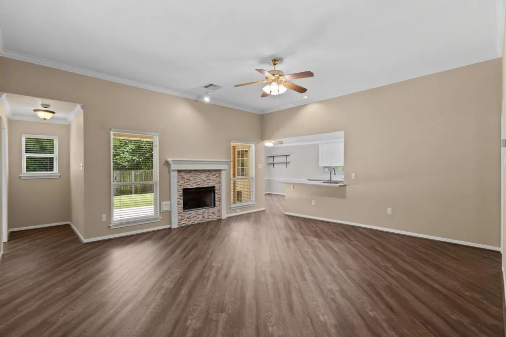 11819 Santa Fe Trail Santa Fe, TX 77510