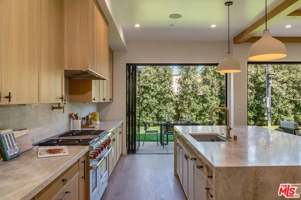 744 Iliff Street Los Angeles, CA 90272